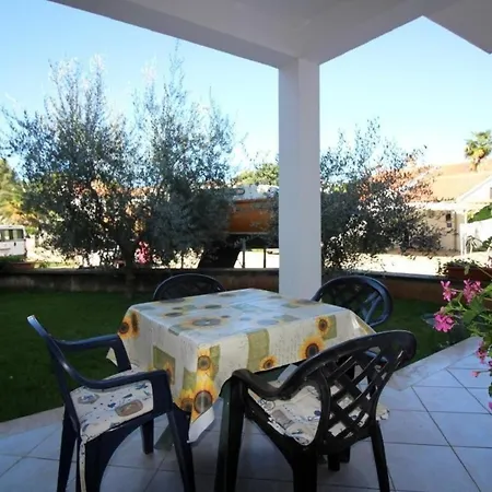 Ferienwohnung In Mit Grill, Terrasse Und Garten Apartment Poreč