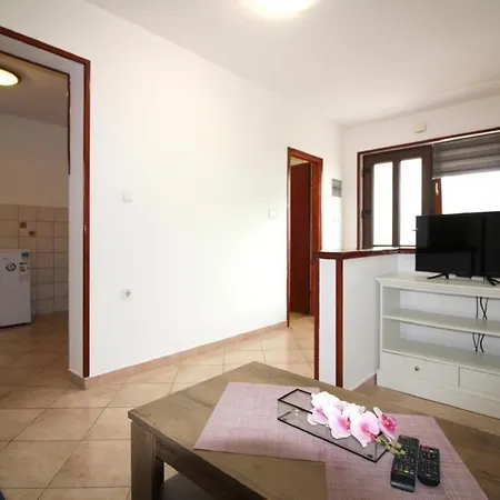 Apartment Ferienwohnung In Mit Grill, Terrasse Und Garten *
