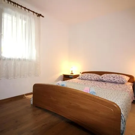 Ferienwohnung In Mit Grill, Terrasse Und Garten Apartment Poreč