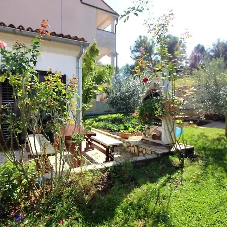 Apartment Ferienwohnung In Mit Grill, Terrasse Und Garten *